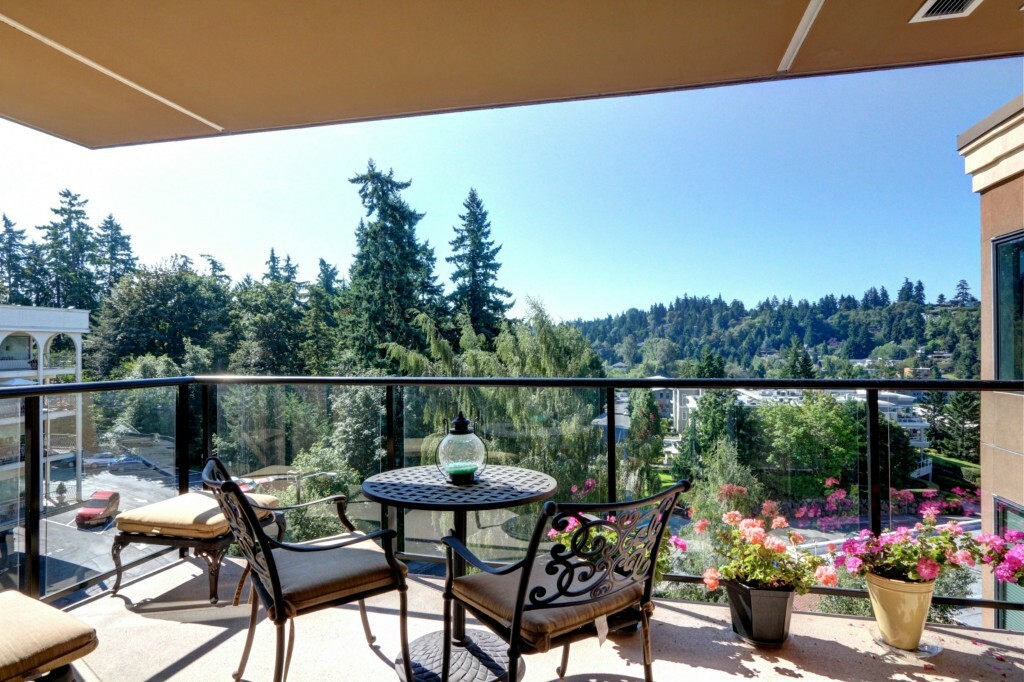 Property Photo:  10047 Main St 408  WA 98004 