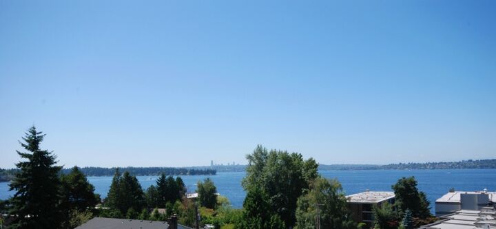 Property Photo:  10132 NE 63rd St  WA 98033 