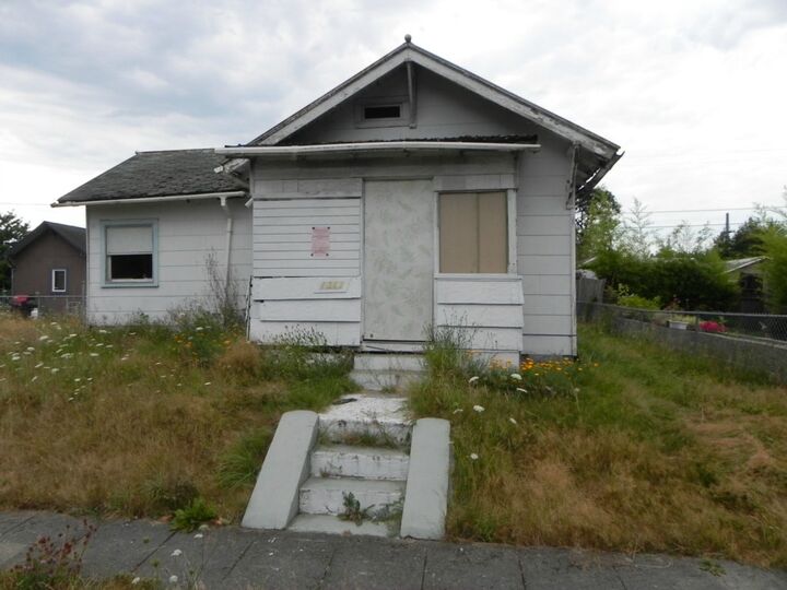 Property Photo: 1311 Crescent Av Ct WA 98531