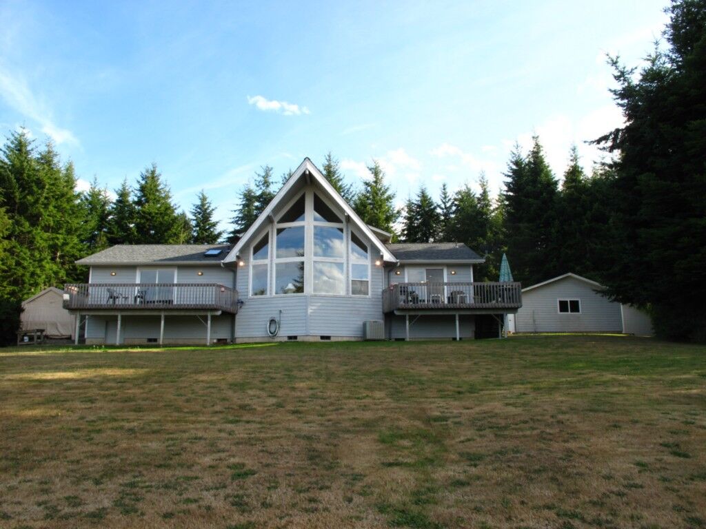 Property Photo: 1664 Freshwater Bay Rd WA 98363