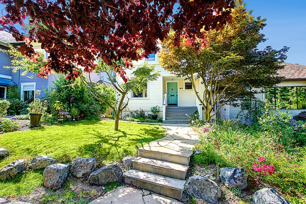 Property Photo: 1815 4th Ave W WA 98119