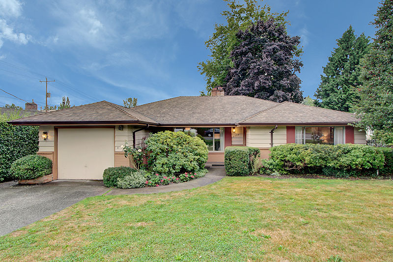 Property Photo:  2827 NE 110th St  WA 98125 