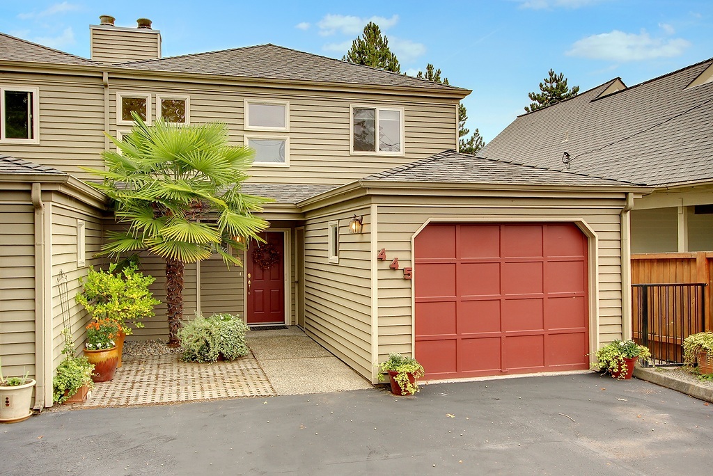 Property Photo:  445 7 Ave  WA 98033 