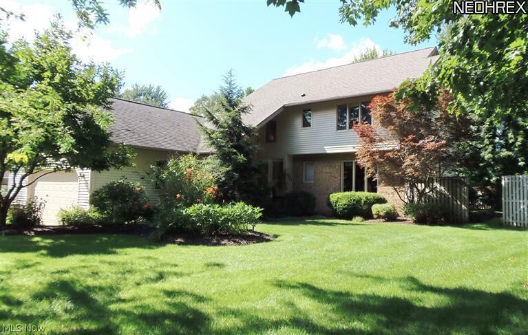 Property Photo: 123 Ledgewater Dr. Drive OH 44319
