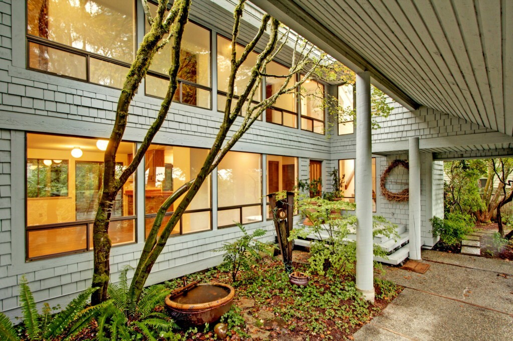 Property Photo:  5109 155th Place SE  WA 98006 