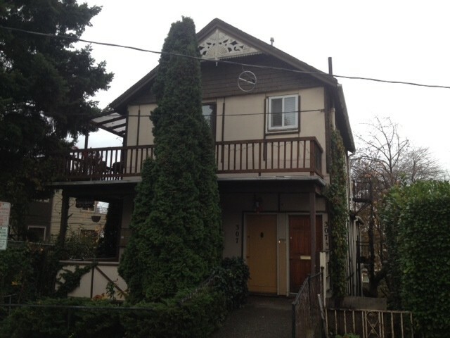 Property Photo: 311 Aloha St WA 98109
