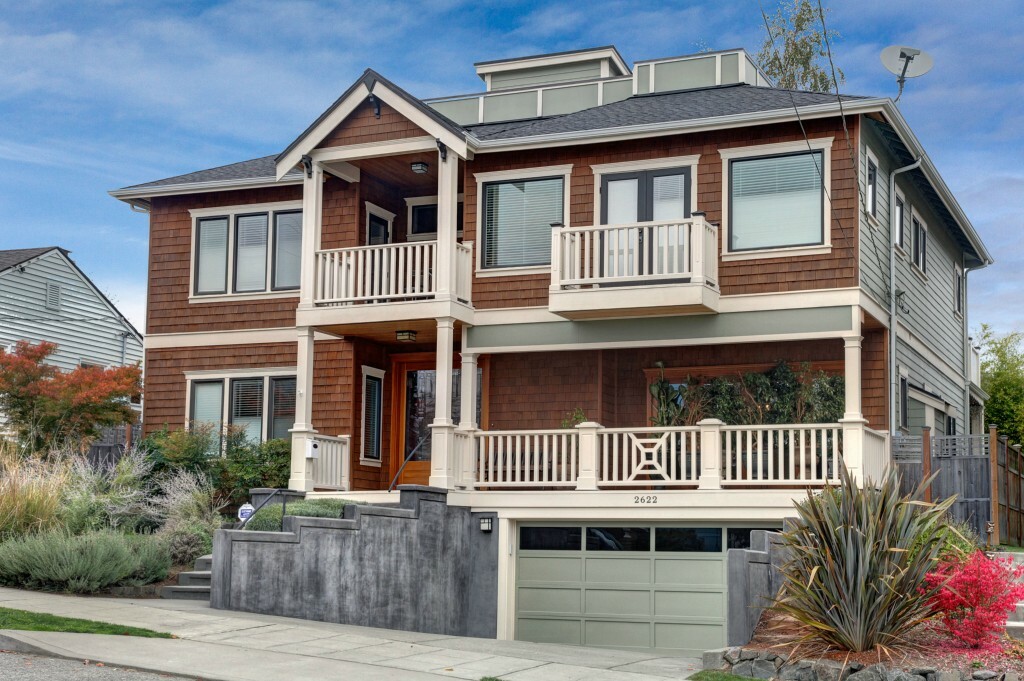 Property Photo: 2622 W Newton St WA 98199