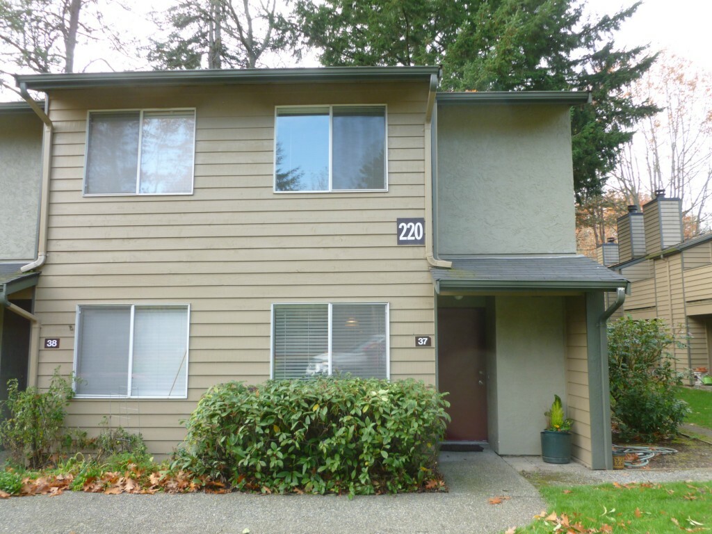 Property Photo:  200 Newport Wy NW 37  WA 98027 