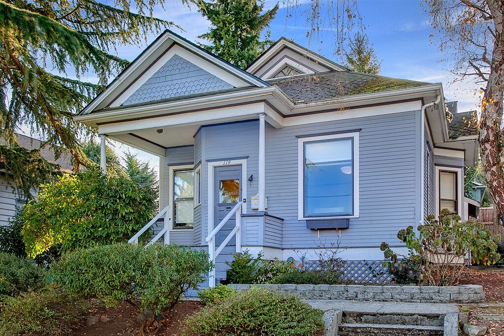 Property Photo:  119 NE 65th St  WA 98115 