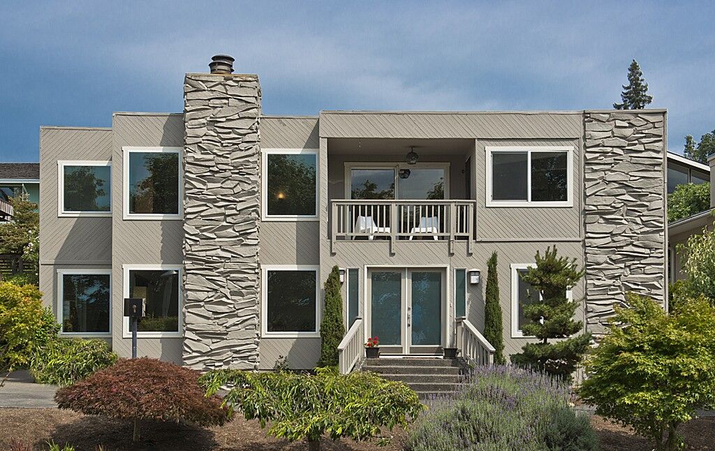 Property Photo:  3044 Magnolia Blvd W  WA 98199 