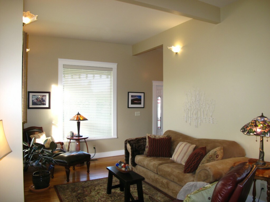 Property Photo:  703 S Pine St  WA 98362 