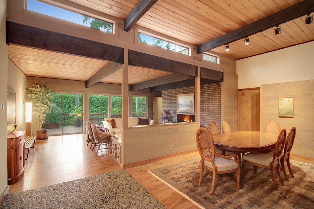 Property Photo: 8741 Island Heights Lane WA 98040