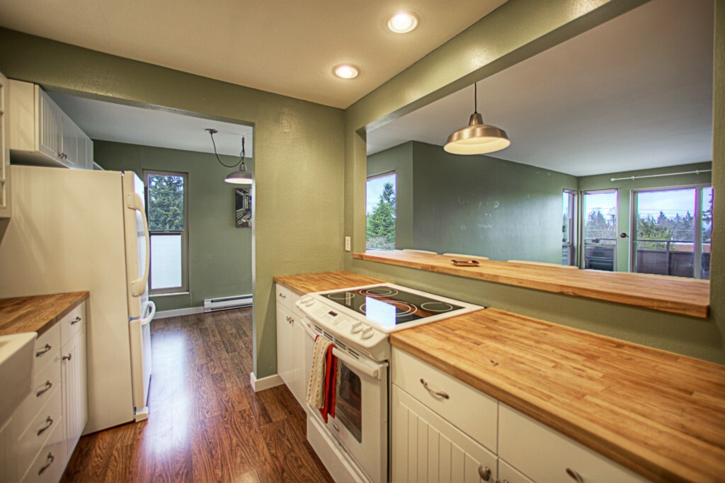 Property Photo: 13433 Roosevelt Wy N 301 WA 98133