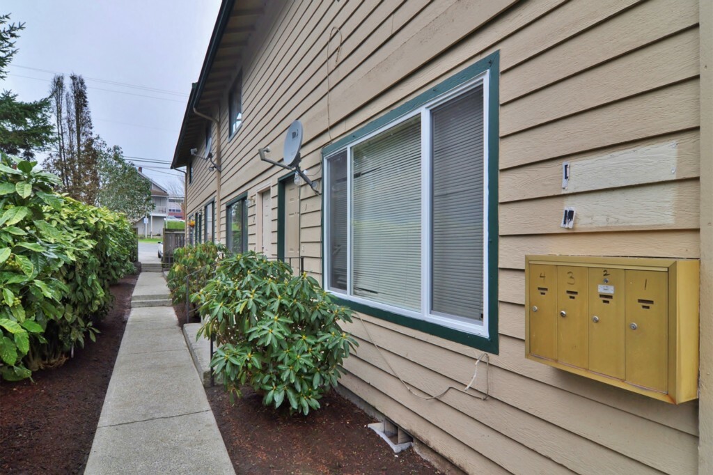 Property Photo:  3816 Wetmore Ave  WA 98201 