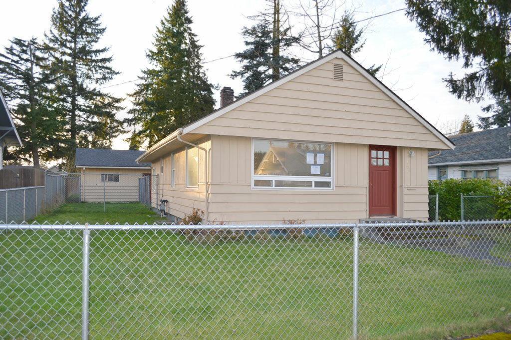 Property Photo:  301 L St SE  WA 98002 