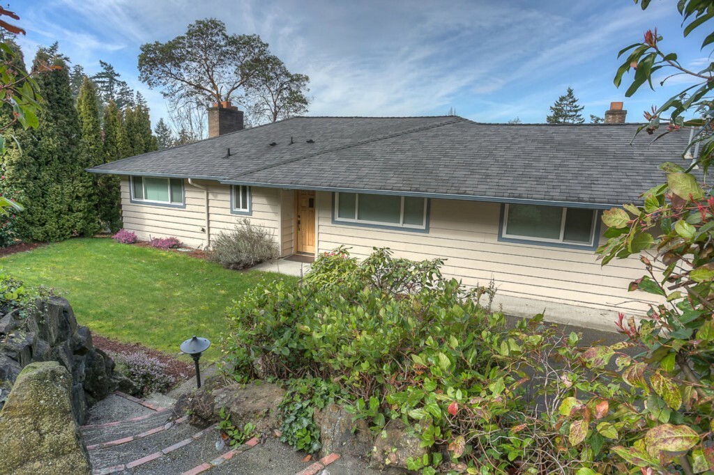 Property Photo:  2710 SW 164th Place  WA 98166 