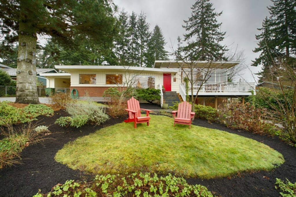 Property Photo:  1018 Maple Street  WA 98020 