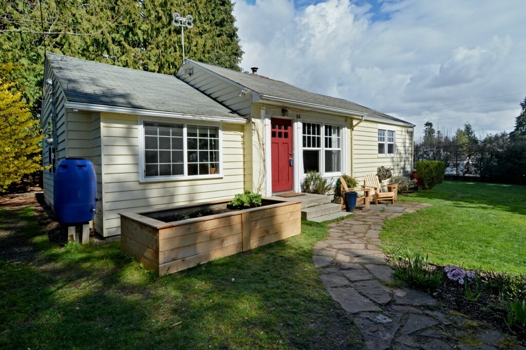 Property Photo: 11724 Corliss Ave N WA 98133