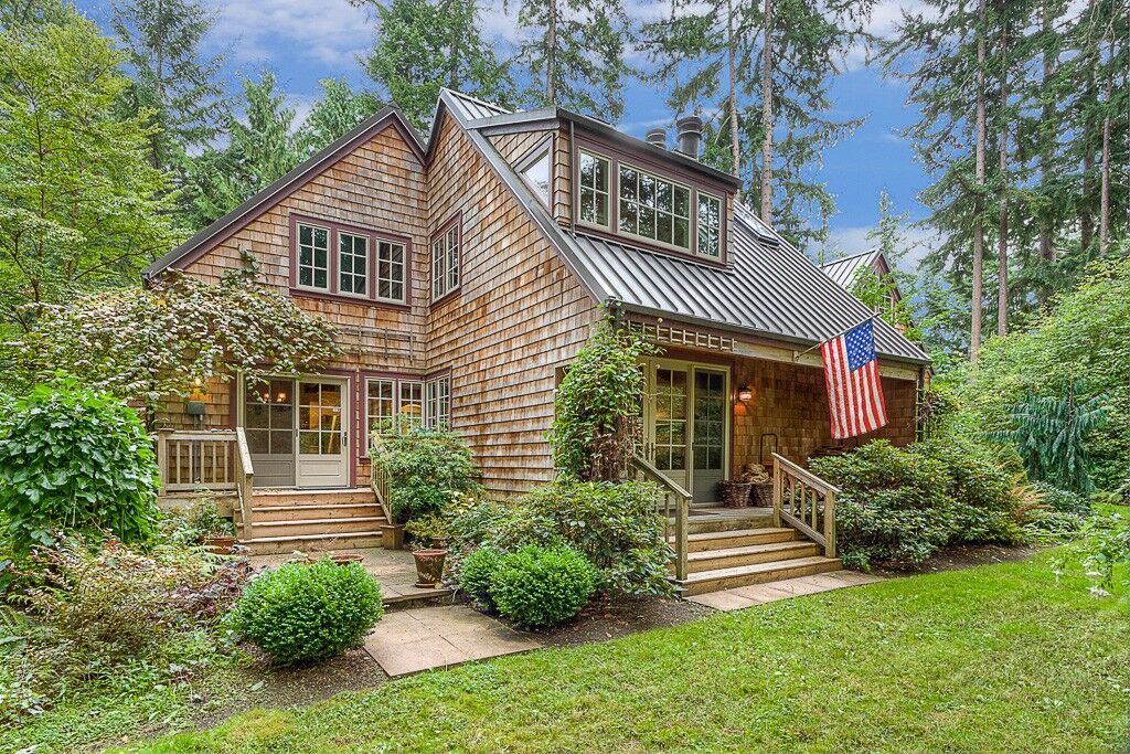 Property Photo: 6425 NE Hidden Cove Road WA 98110