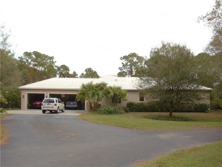 Property Photo: 3021 Border Road FL 34292