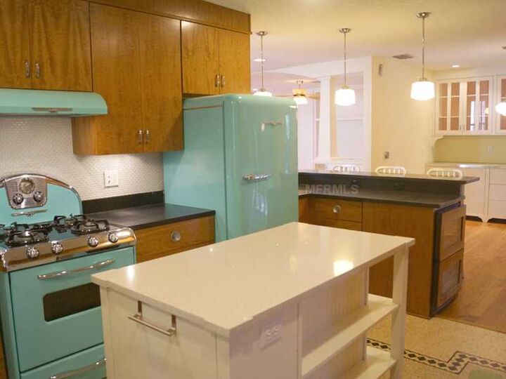 Property Photo:  324 Columbia Drive  FL 33606 