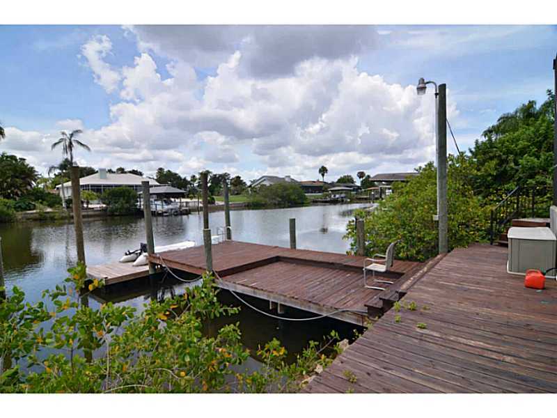 Property Photo:  820 Chipaway Drive  FL 33572 