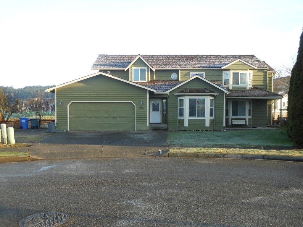 Property Photo:  15921 66th St E  WA 98390 