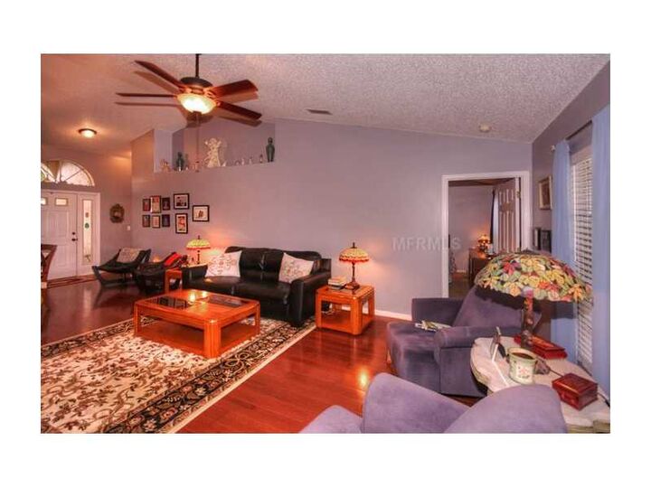 Property Photo: 1924 Erin Brooke Drive FL 33594