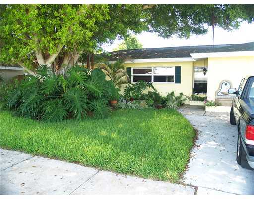 Property Photo: 530 Lewis Boulevard SE FL 33705