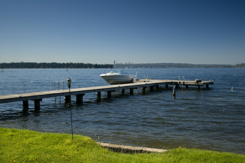 Property Photo:  62116215 Lake Washington Blvd NE  WA 98033 