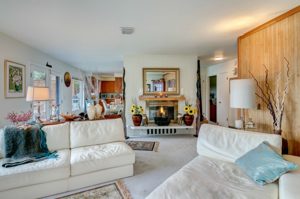 Property Photo:  2959 Lake Whatcom Blvd  WA 98229 