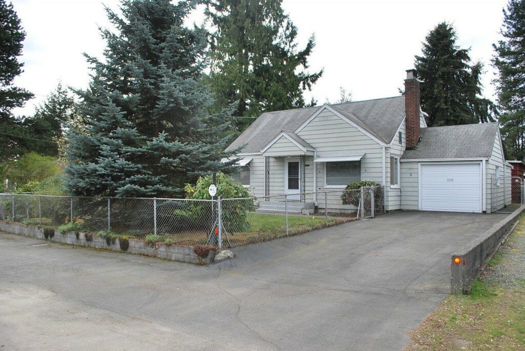 Property Photo:  15219 6th Ave NE  WA 98155 