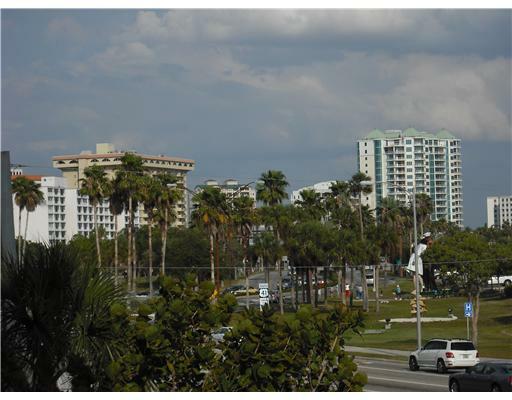 Property Photo: 1111 N Gulfstream Avenue 2A FL 34236