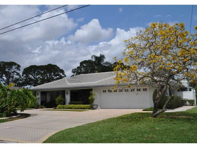 Property Photo:  5111 Canterbury Drive  FL 34243 