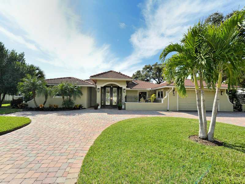 Property Photo:  826 Paradise Way  FL 34242 