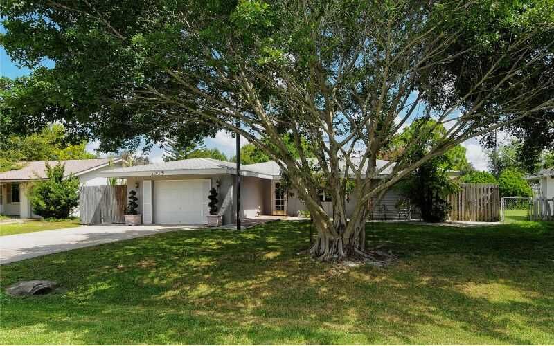 Property Photo:  1025 Gulf Coast Boulevard  FL 34285 