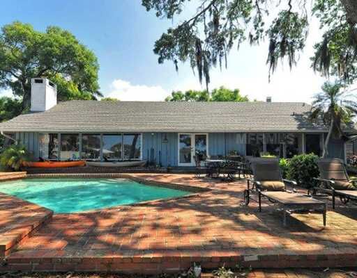 Property Photo:  7656 Peninsular Drive  FL 34231 