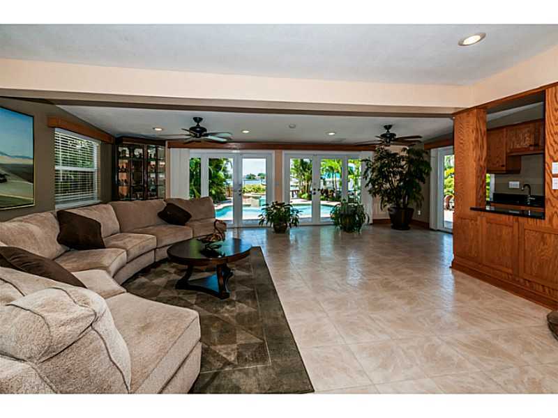 Property Photo: 5909 Bimini Way N FL 33706