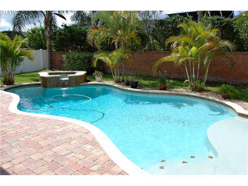 Property Photo: 166 Covered Bridge Drive FL 34761