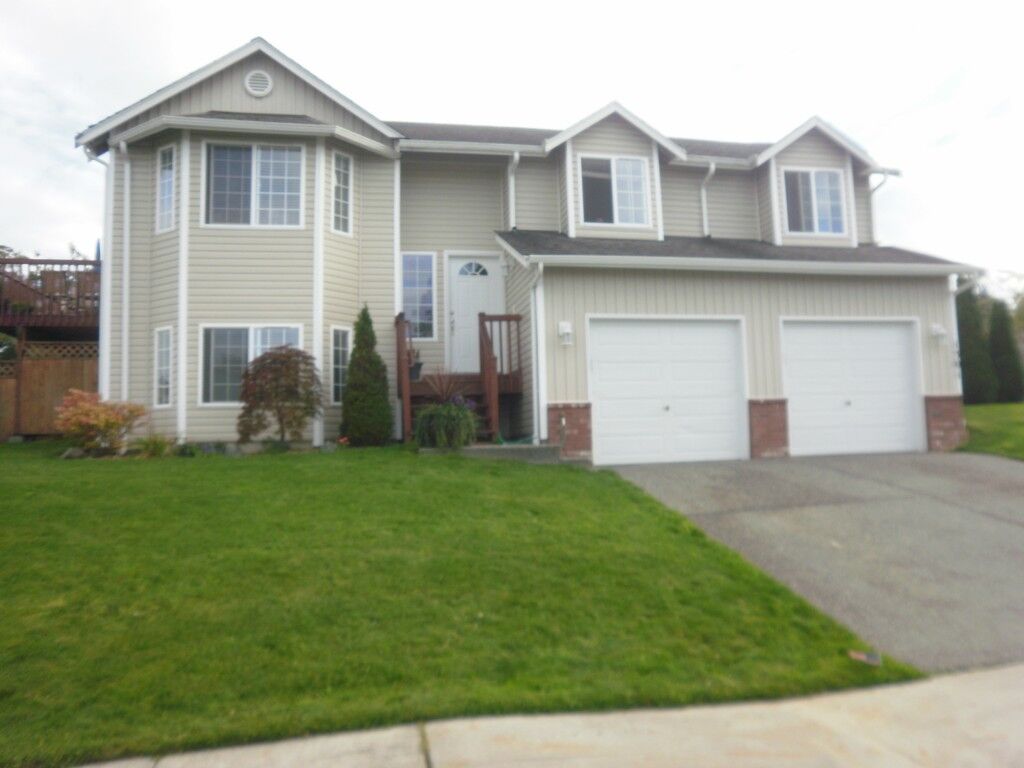 Property Photo:  1301 37th St  WA 98221 