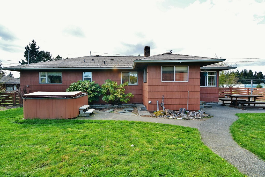 Property Photo:  116 National Ave S  WA 98312 