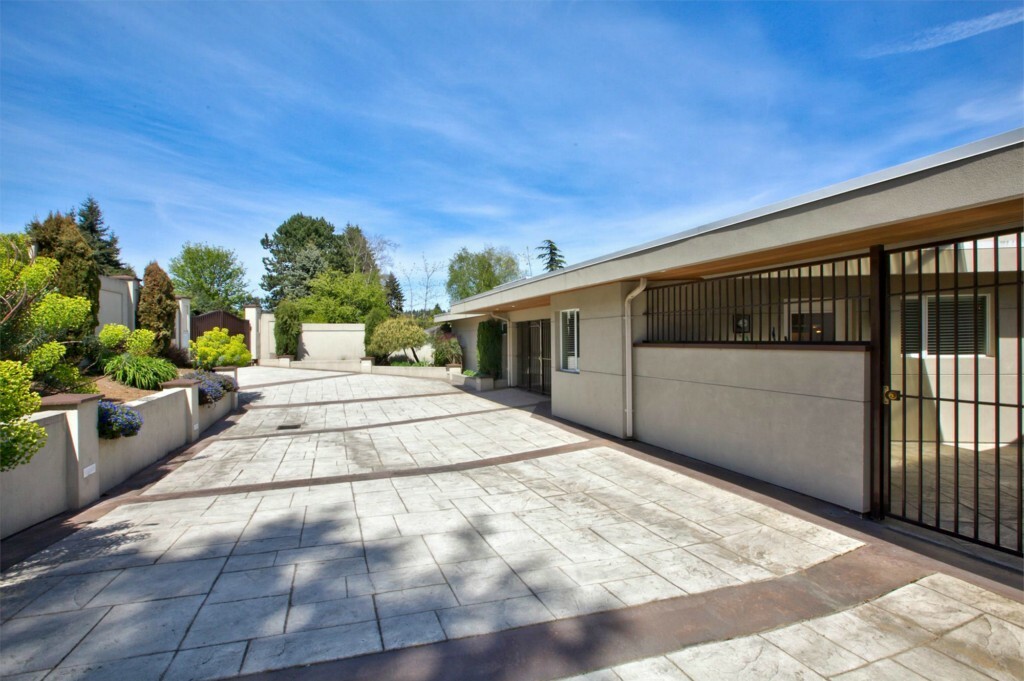 Property Photo:  16144 Bothell Wy NE  WA 98155 