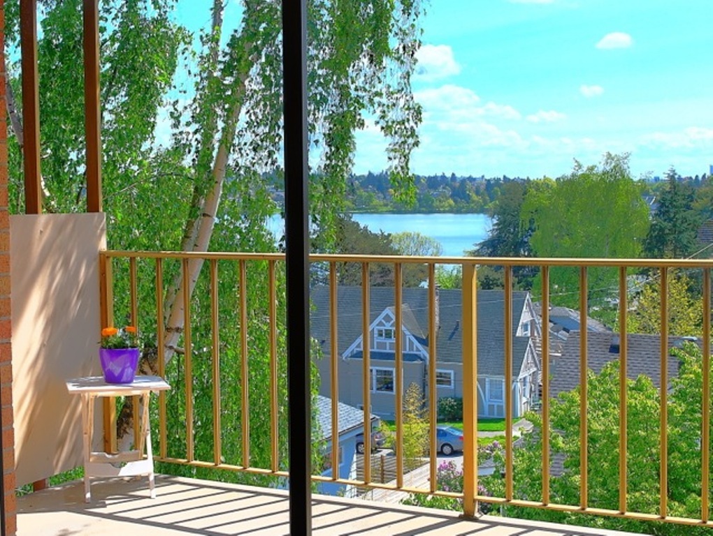 Property Photo: 911 N 73rd St 405 WA 98103