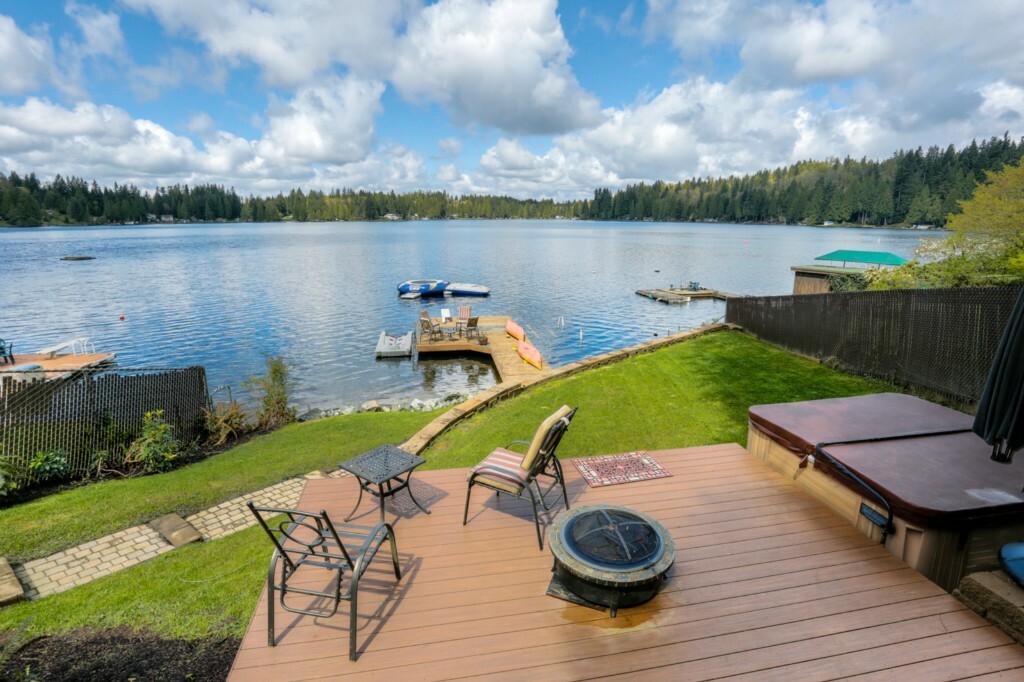 Property Photo:  24217 S Lake Roesiger Rd  WA 98290 