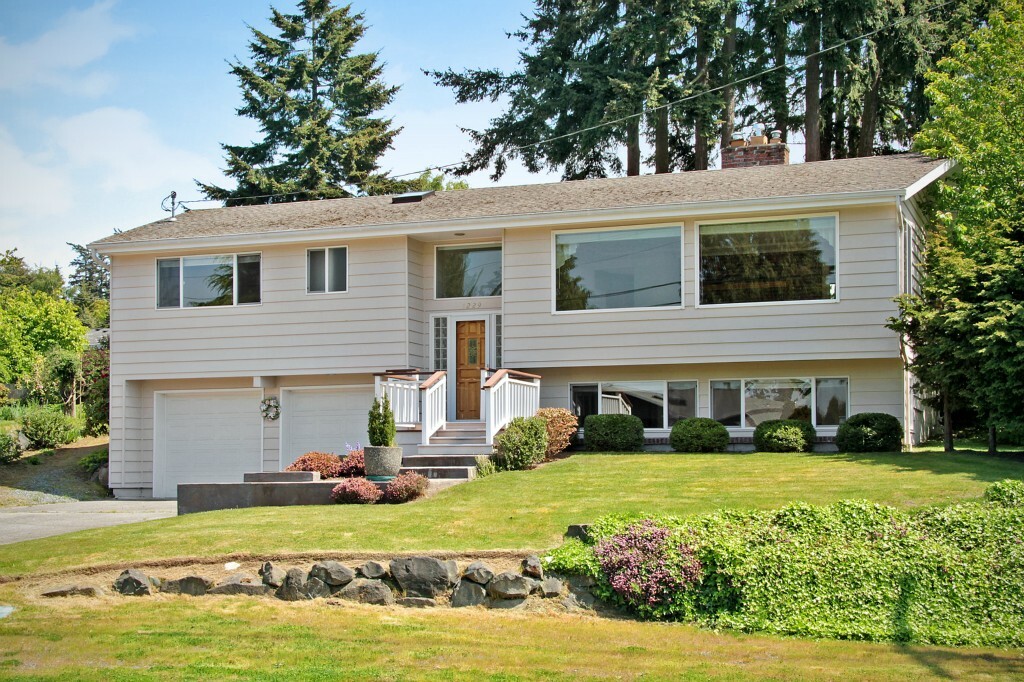 Property Photo: 1229 8th Ave S WA 98020