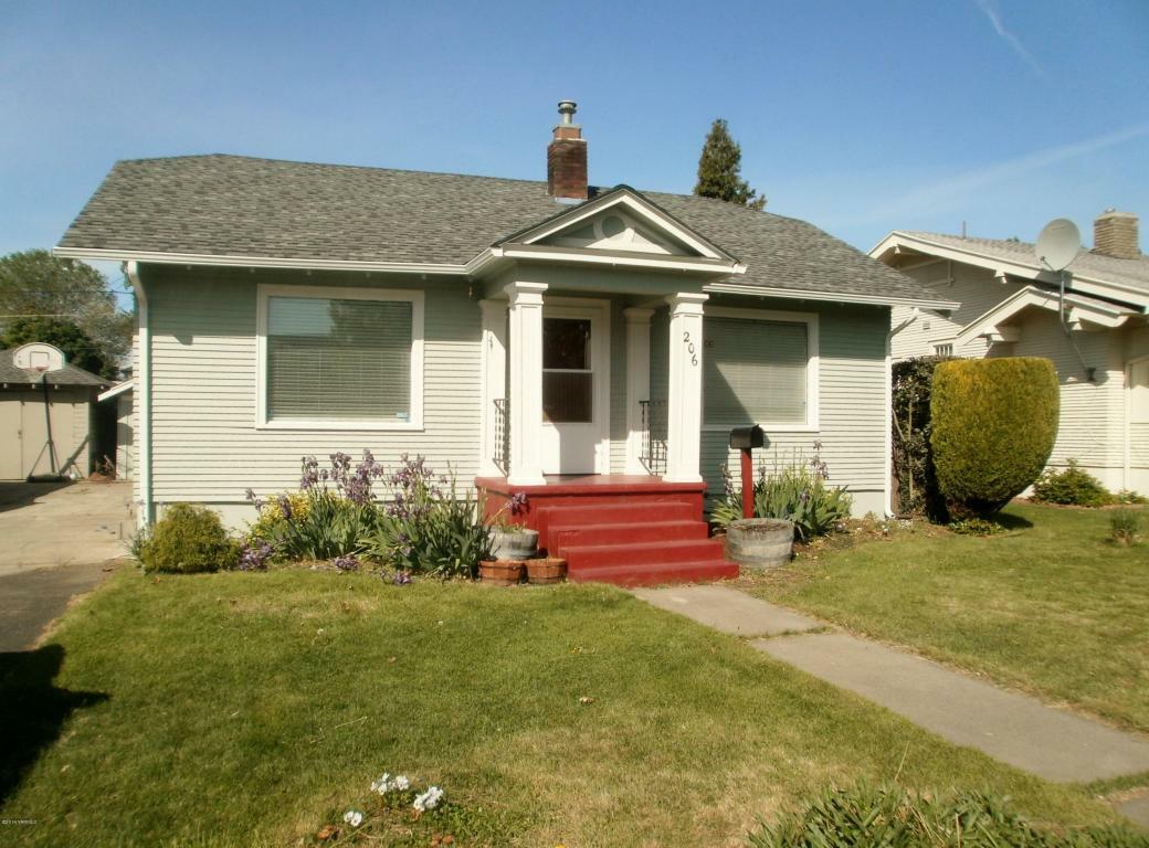 Property Photo:  206 S 8th Ave  WA 98902 