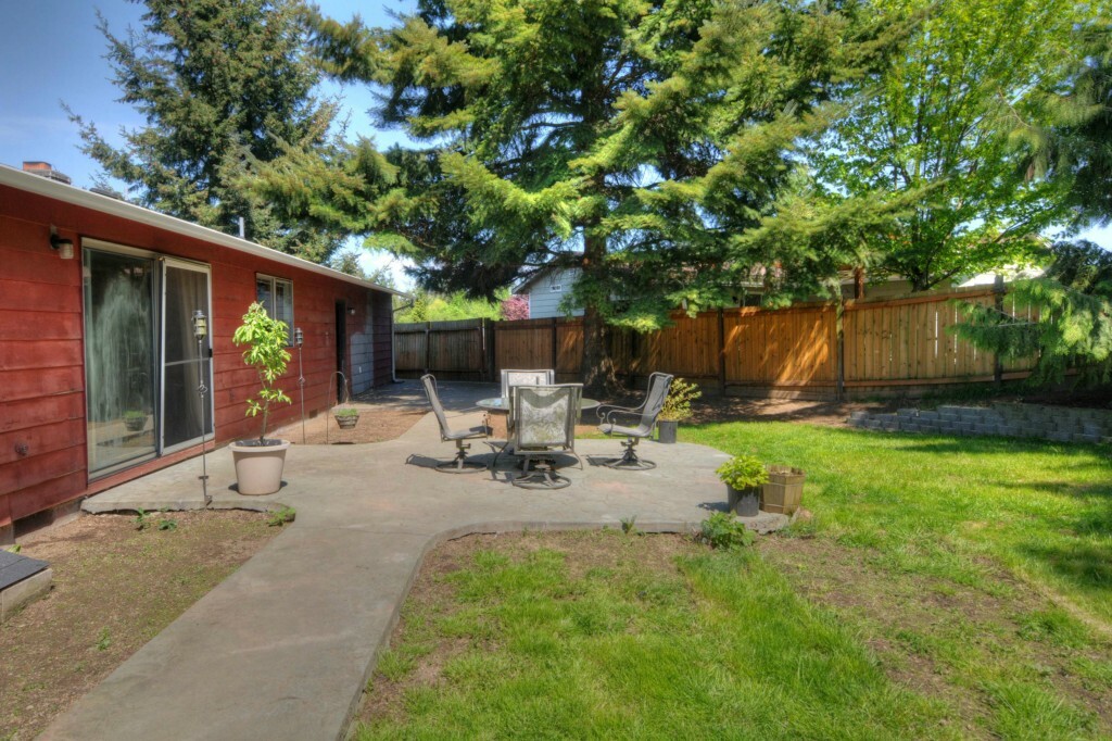 Property Photo:  206 Pecks Dr  WA 98203 