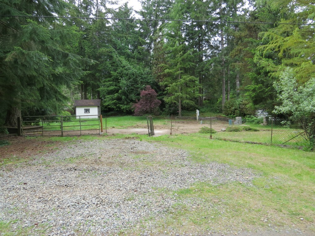 Property Photo: 1221 E Lakeshore Dr W WA 98584