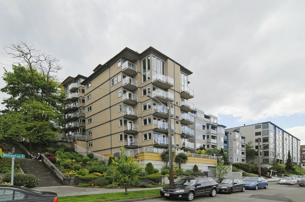 Property Photo: 311 E Republican St 100 WA 98102