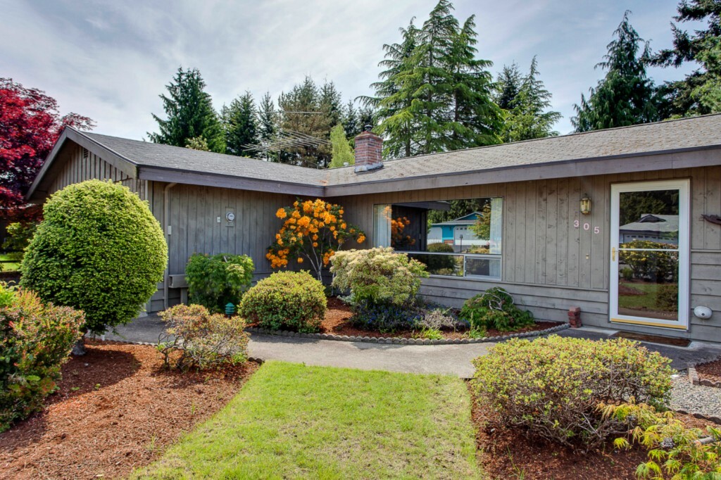 Property Photo:  305 Sugar Pine Dr  WA 98310 